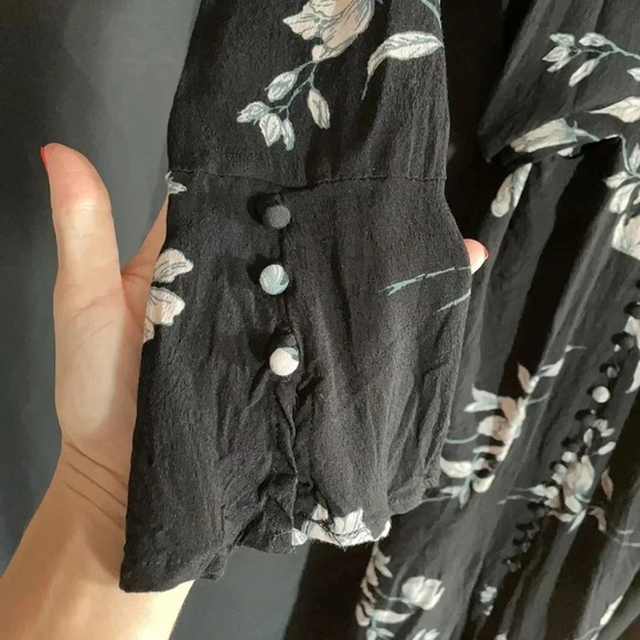 Black Long Sleeve Front Buttoned Dress - Picture 3 of 6